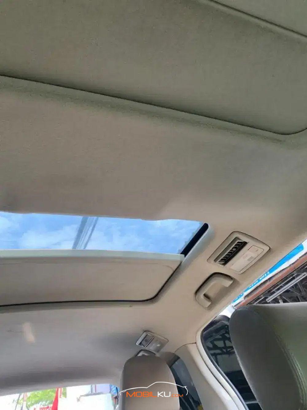 Mobil Toyota Estima 2009