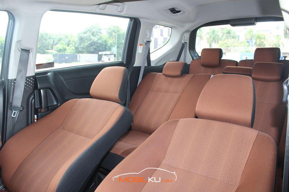 Mobil Toyota Sienta 2018