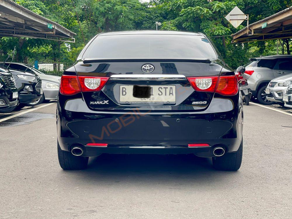 Mobil Toyota Mark X 2012