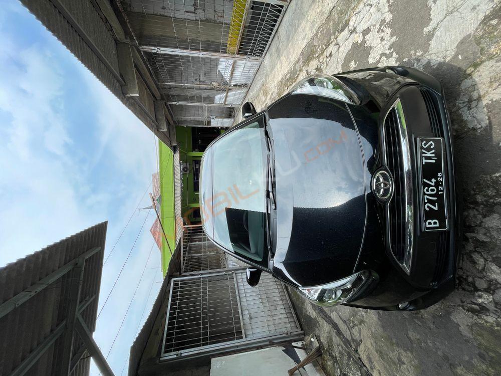 Mobil Toyota Sienta 2016