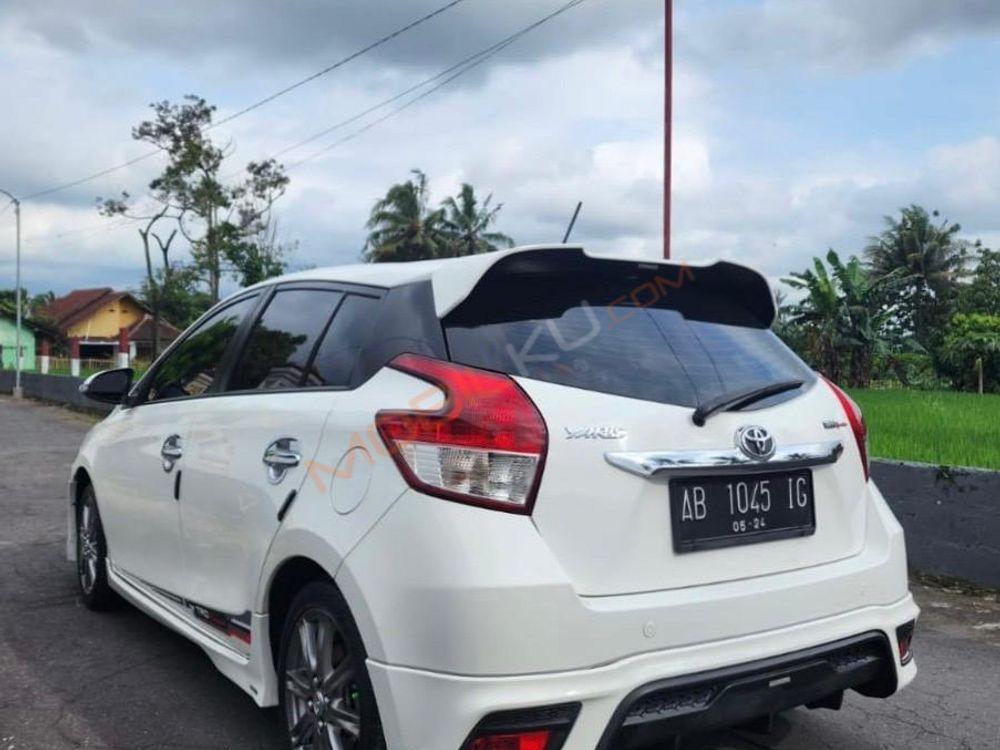 Mobil Toyota Yaris 2014