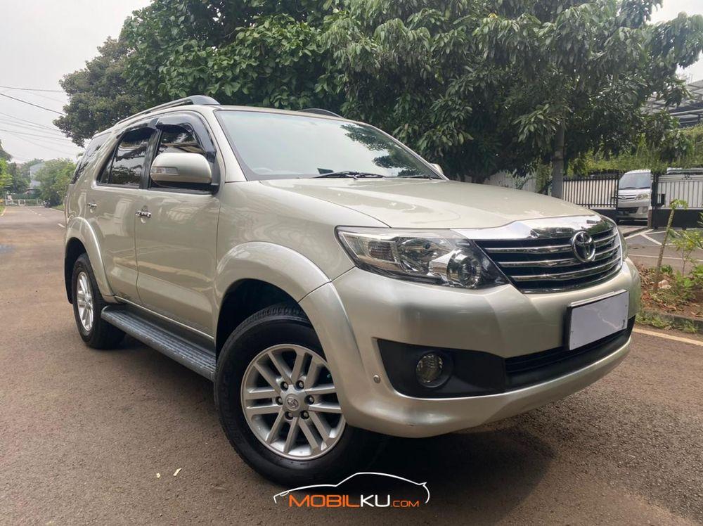 Mobil Toyota Fortuner 2011