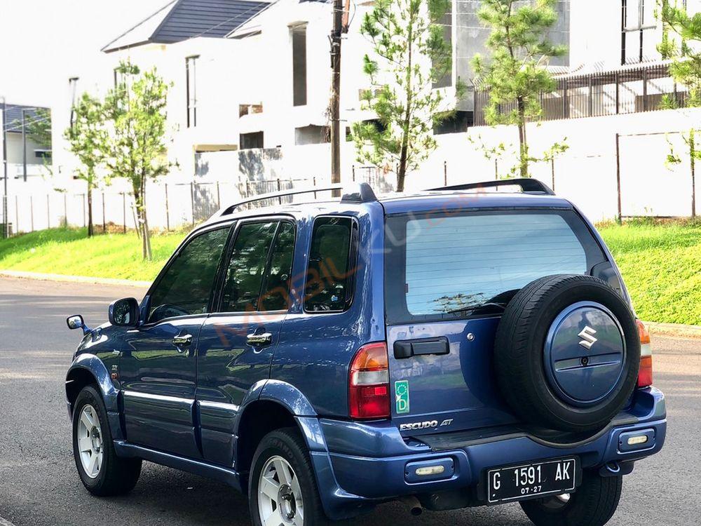 Mobil Suzuki Escudo 2002