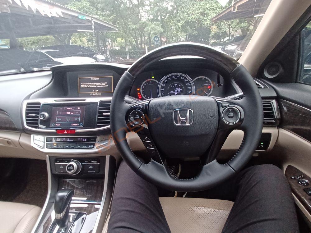 Mobil Honda Accord 2013