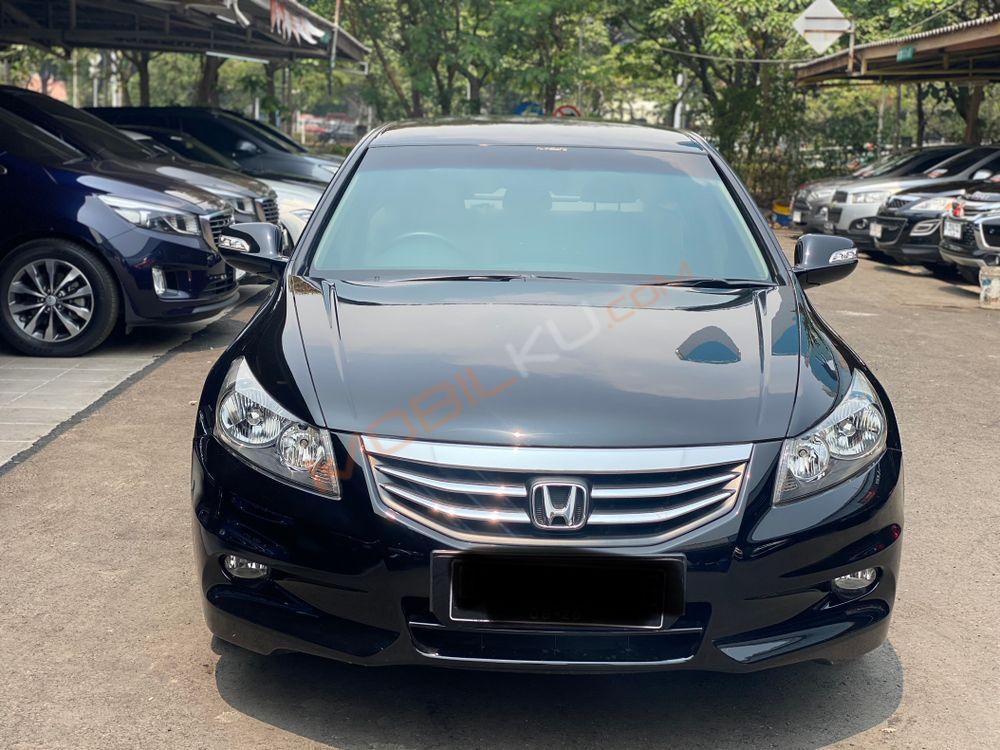 Mobil Honda Accord 2011