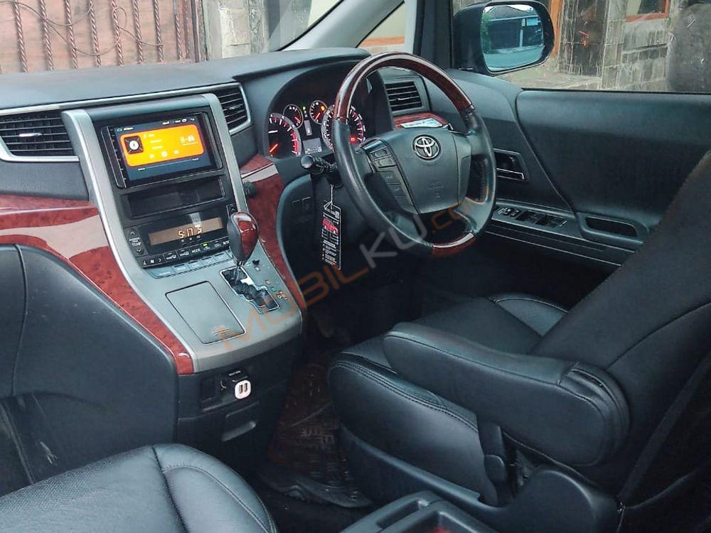 Mobil Toyota Alphard 2010