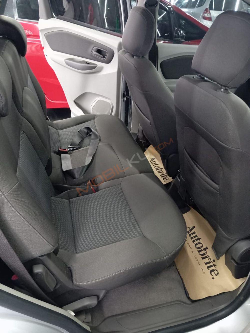 Mobil Chevrolet Spin 2014