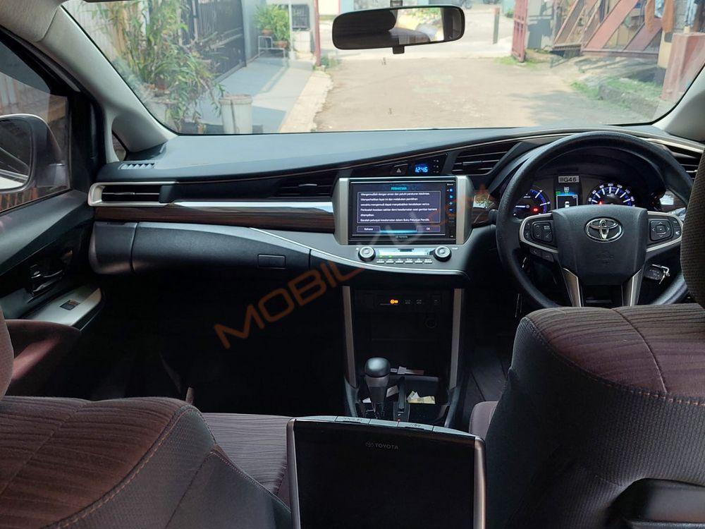 Mobil Toyota Kijang Innova 2021