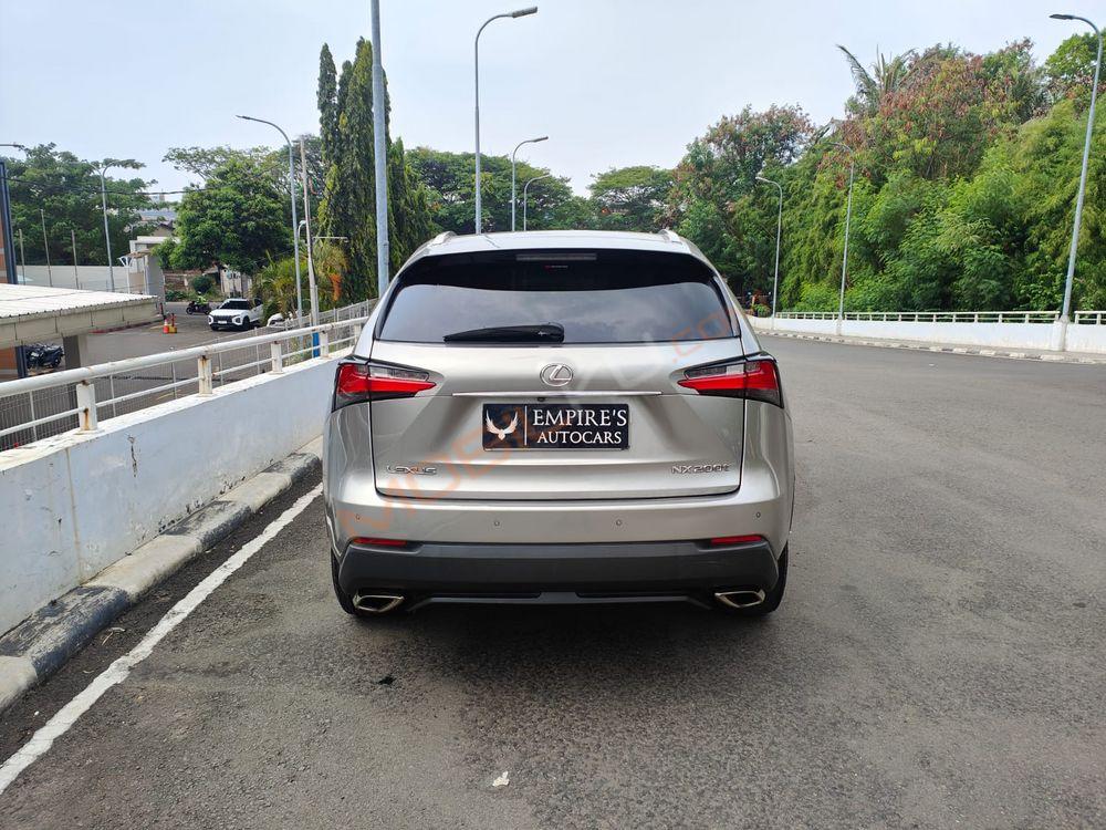 Mobil Lexus NX 2016