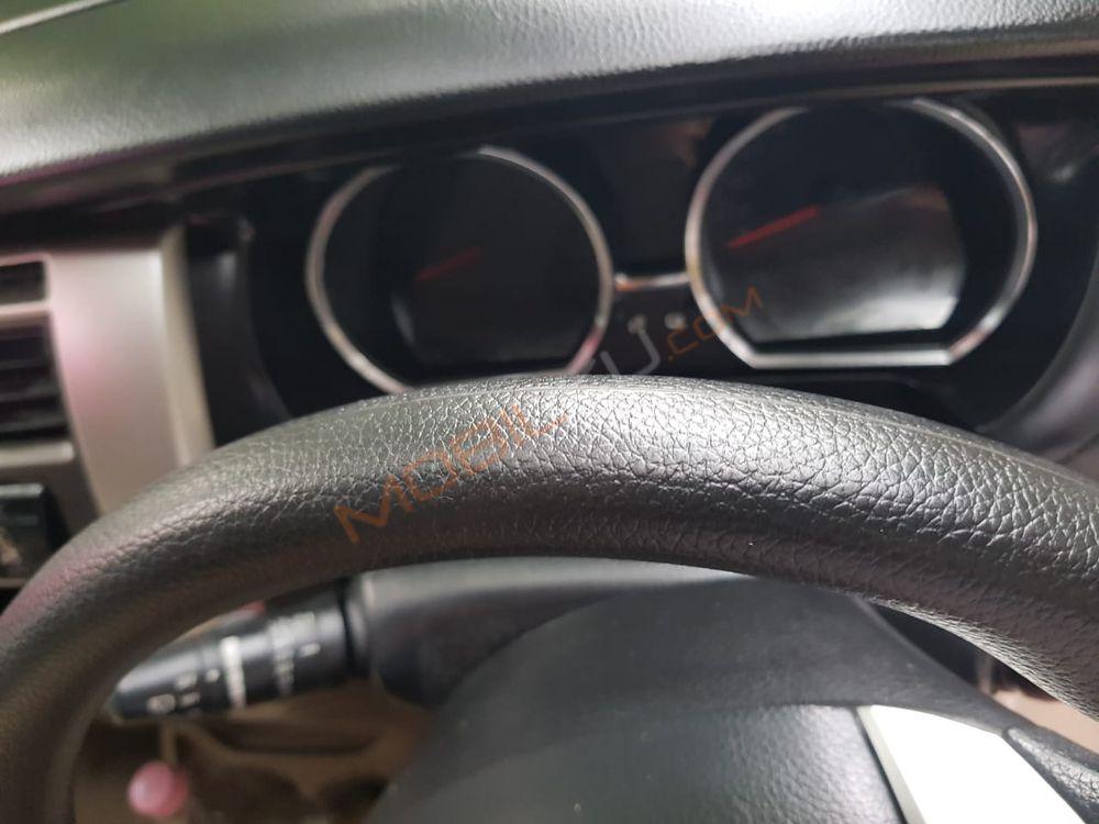 Mobil Nissan Grand Livina 2015