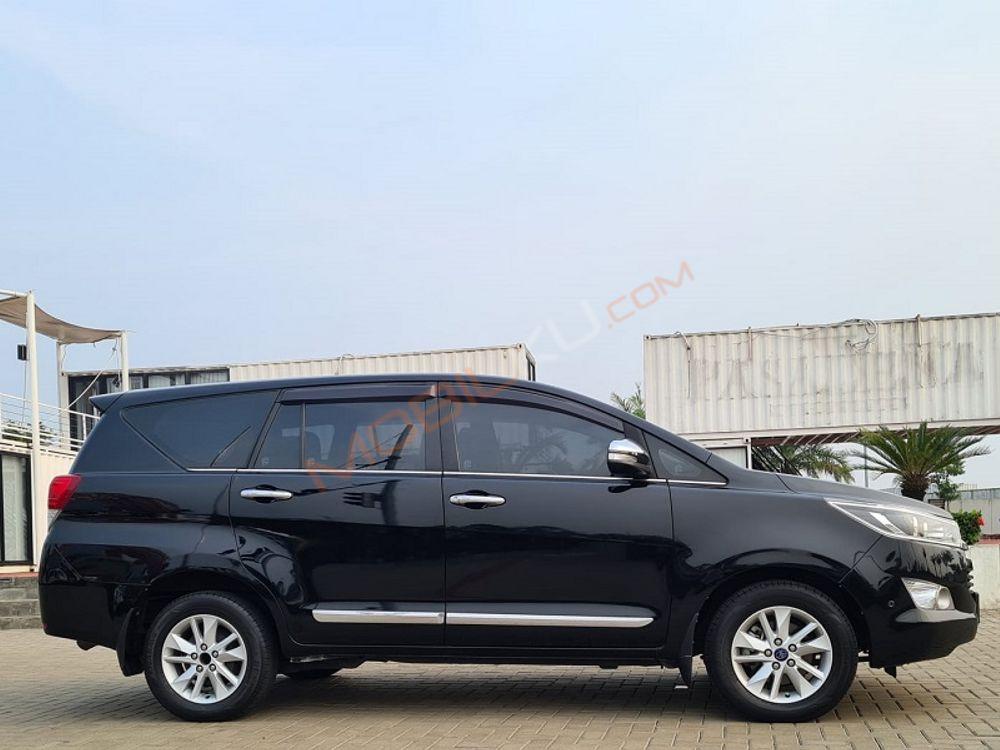 Mobil Toyota Kijang Innova 2016