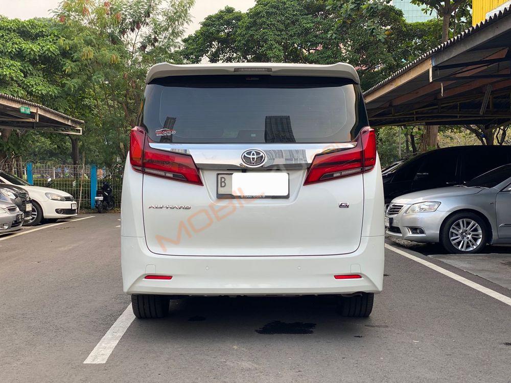 Mobil Toyota Alphard 2022