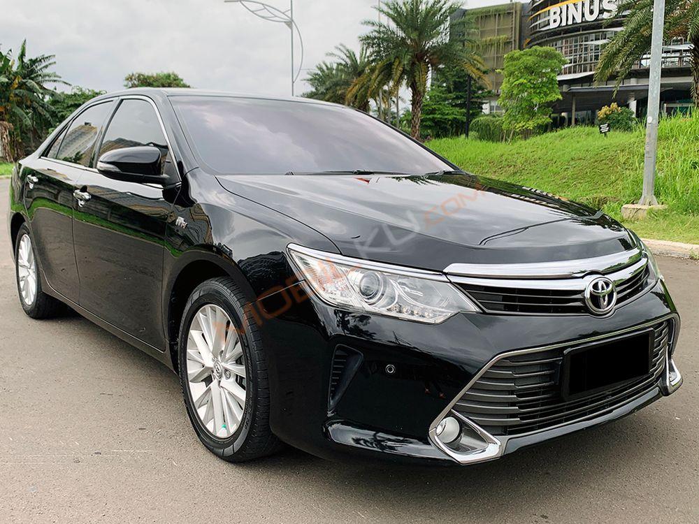 Mobil Toyota Camry 2018