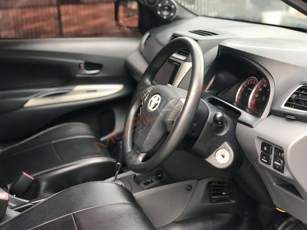 Mobil Toyota Avanza 2014