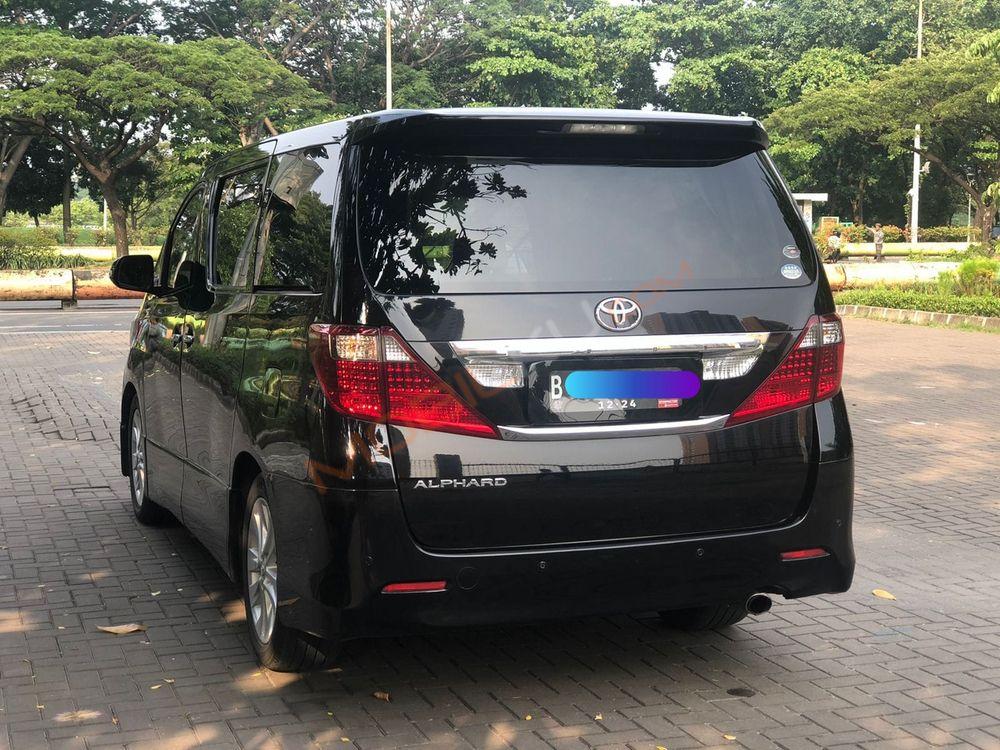 Mobil Toyota Alphard 2009