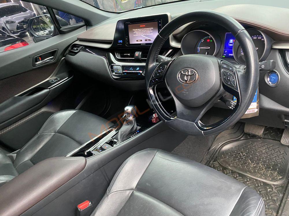 Mobil Toyota C-HR 2021
