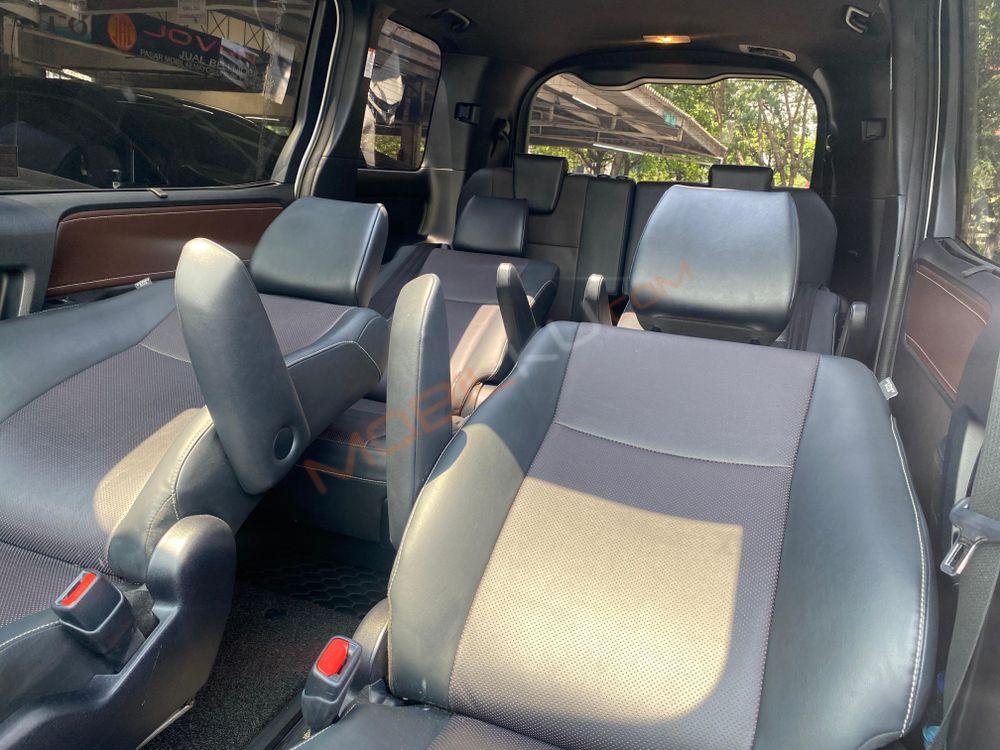 Mobil Toyota Voxy 2019