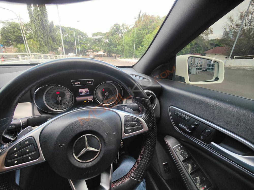 Mobil Mercedes-Benz CLA 2016