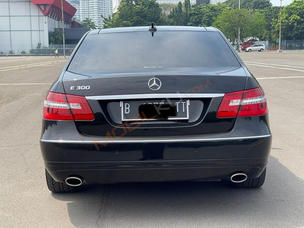 Mobil Mercedes-Benz E-Class 2011
