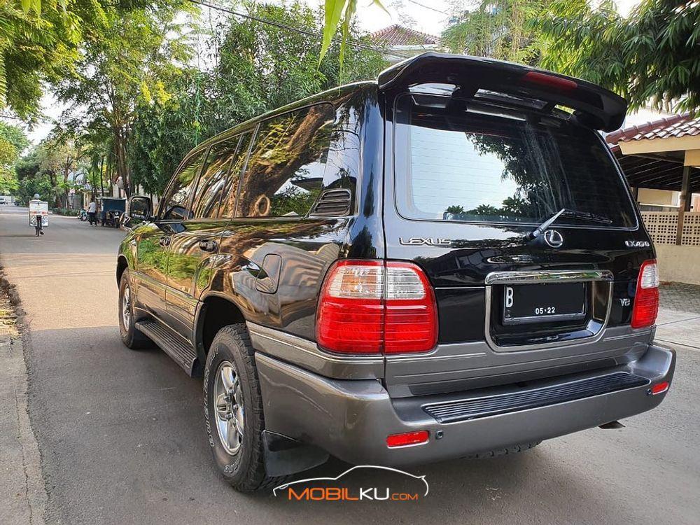 Mobil Lexus LX 2002
