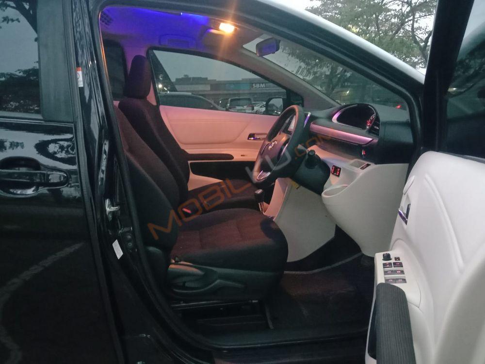 Mobil Toyota Sienta 2017