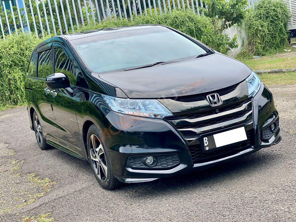 Mobil Honda Odyssey 2015