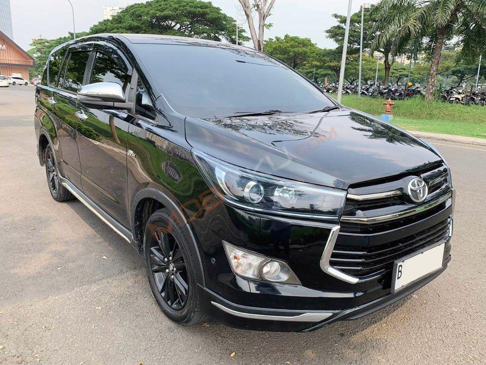 Mobil Toyota Kijang Innova 2018