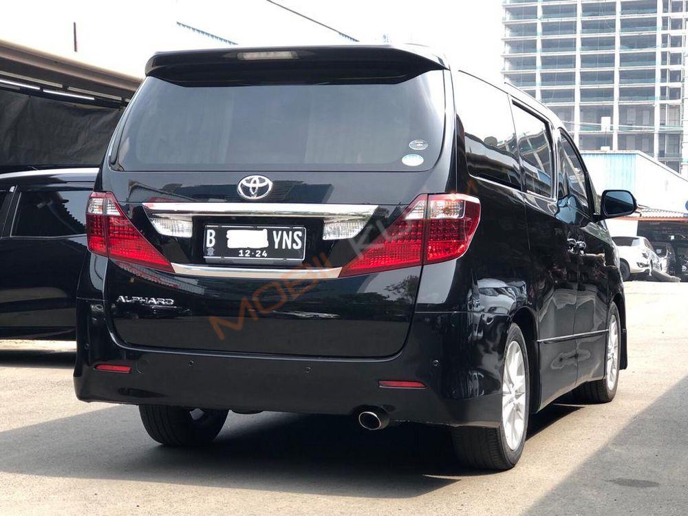 Mobil Toyota Alphard 2009