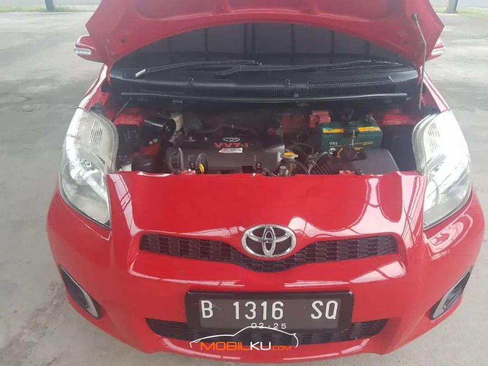 Mobil Toyota Yaris 2013
