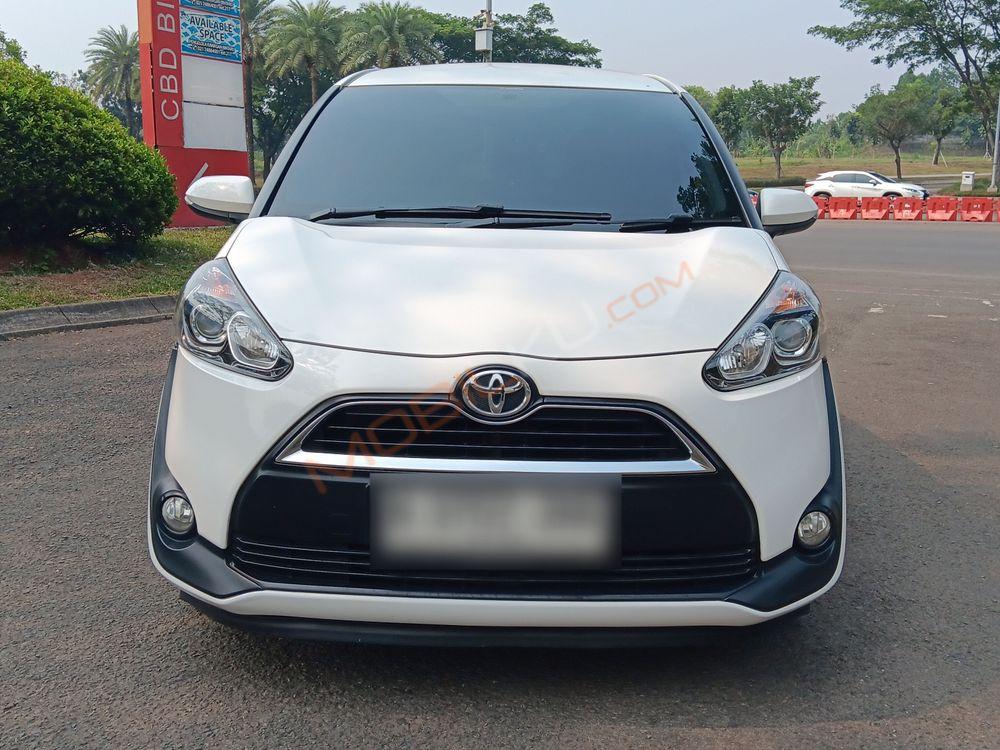 Mobil Toyota Sienta 2018