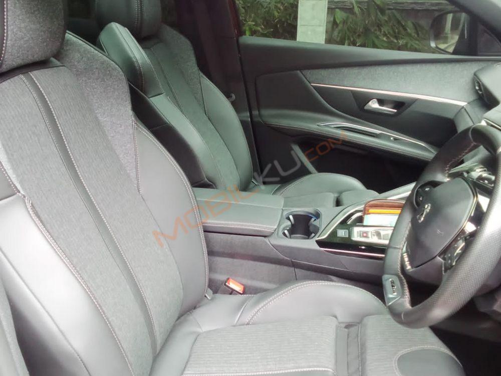 Mobil Peugeot 3008 2018