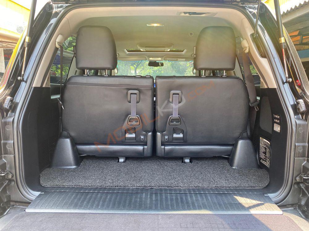 Mobil Lexus LX 2011