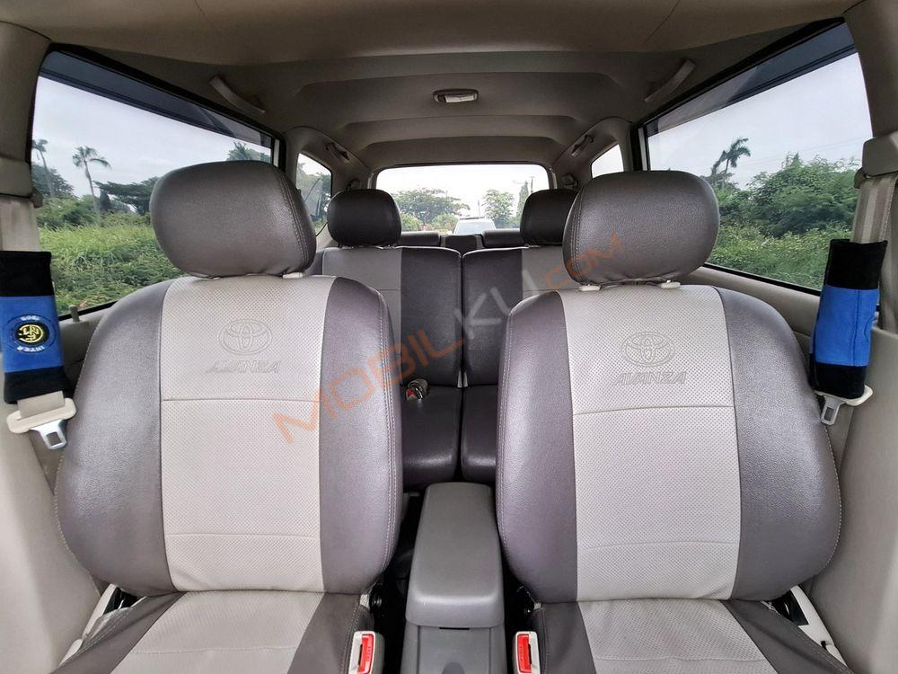 Mobil Toyota Avanza 2011