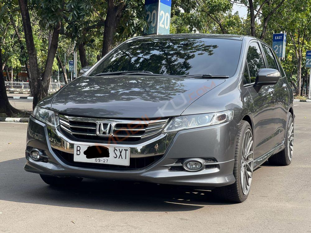 Mobil Honda Odyssey 2012