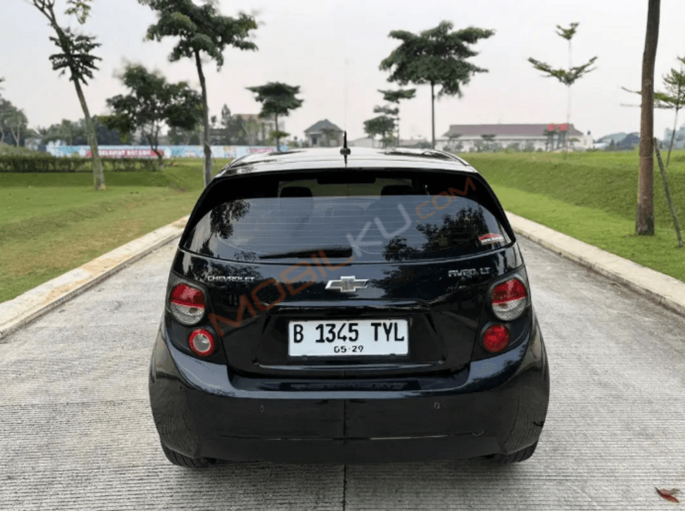 Mobil Chevrolet Aveo 2014