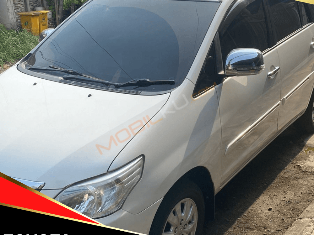 Mobil Toyota Kijang Innova 2013