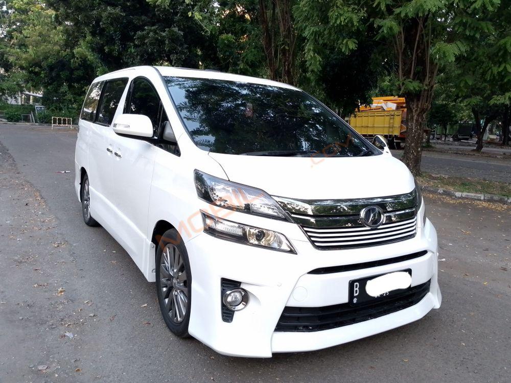 Mobil Toyota Vellfire 2015