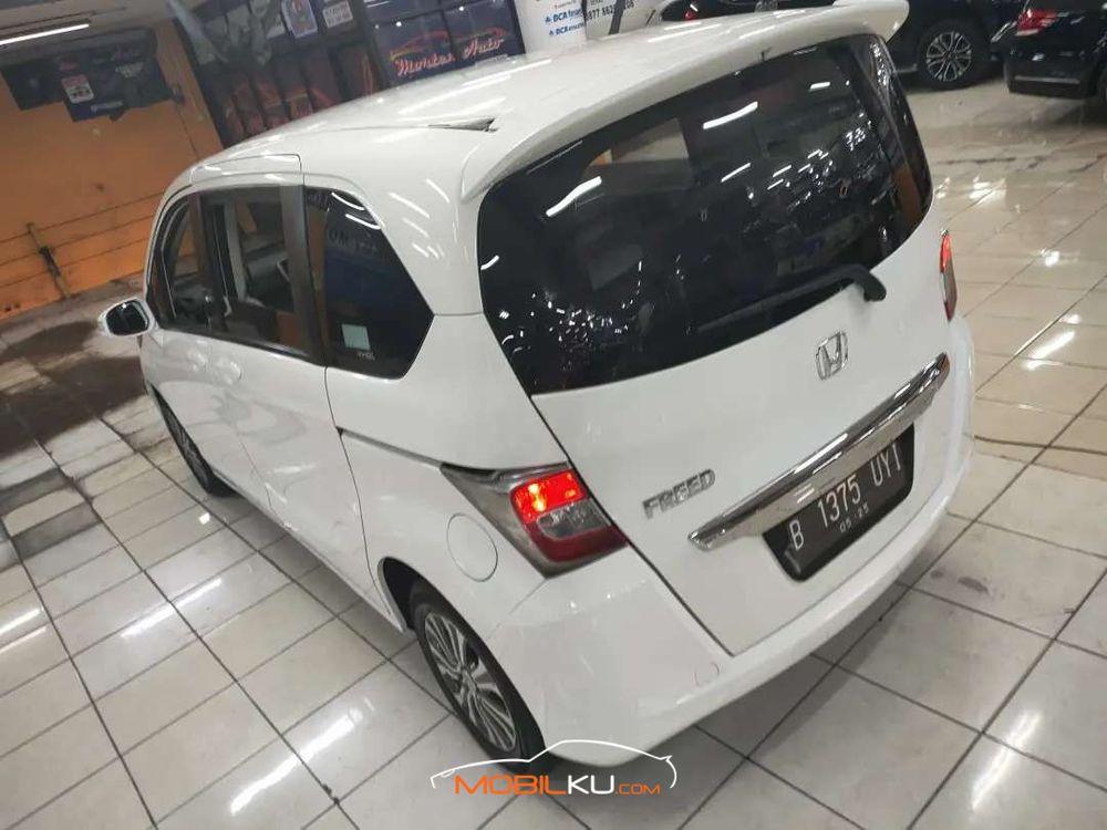 Mobil Honda Freed 2015