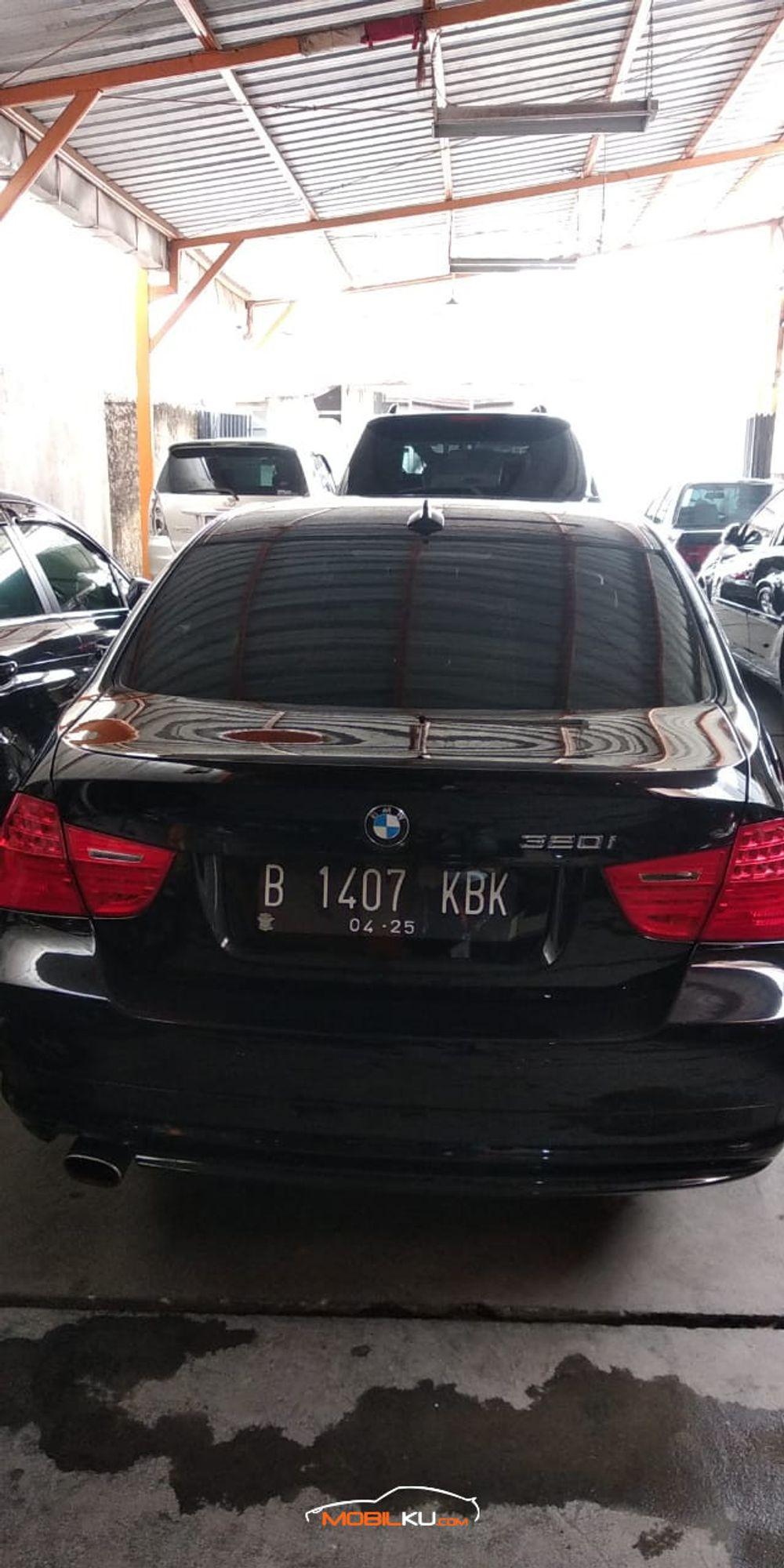 Mobil BMW 3 Series 2012