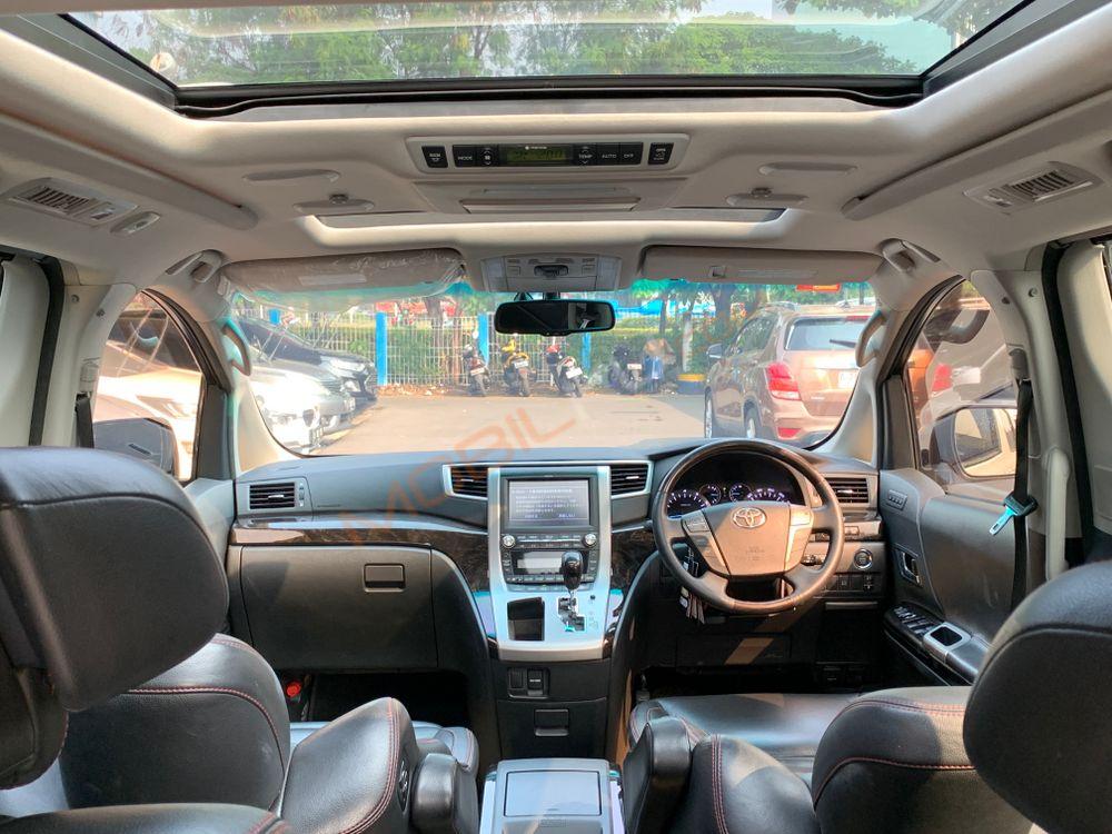 Mobil Toyota Vellfire 2015