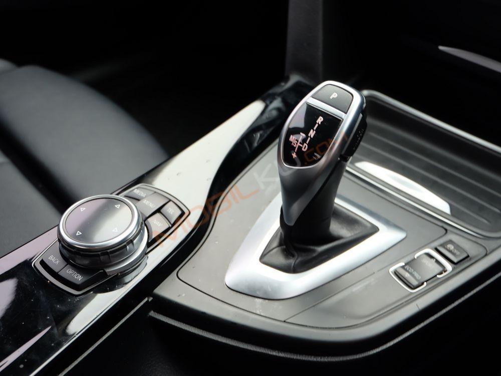 Mobil BMW 3 Series 2015