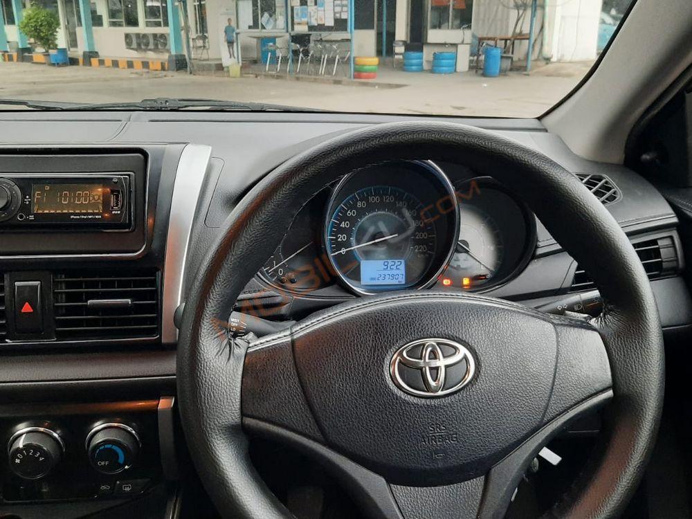 Mobil Toyota Limo 2016