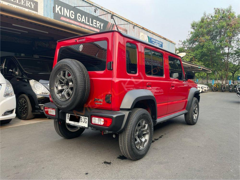 Mobil Suzuki Jimny 2023
