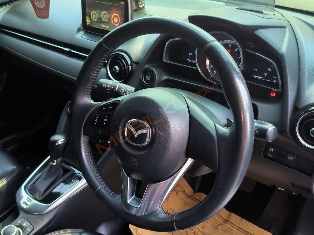 Mobil Mazda 2 Hatchback 2016