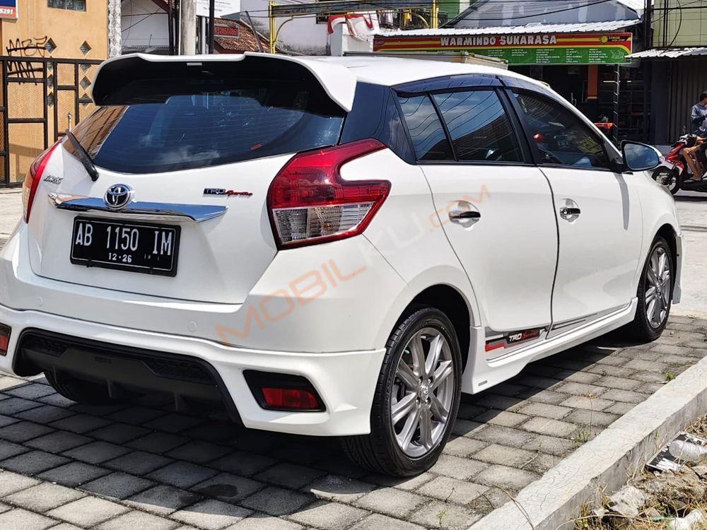 Mobil Toyota Yaris 2014