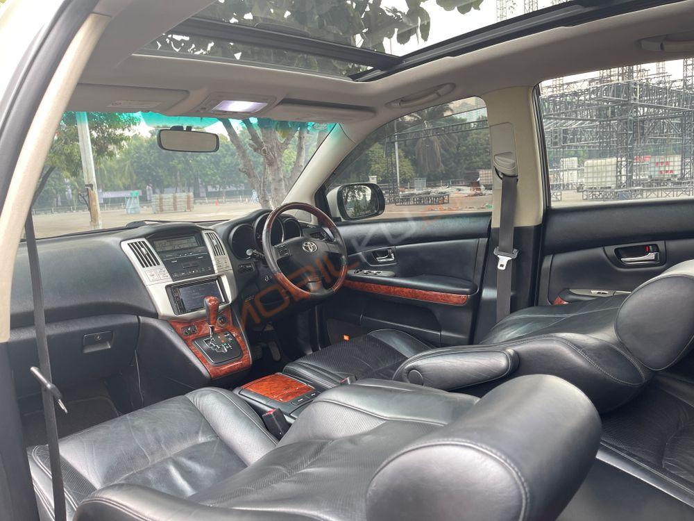 Mobil Toyota Harrier 2011