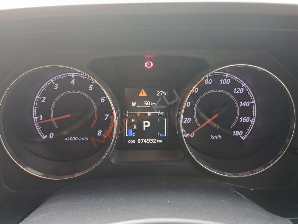 Mobil Mitsubishi Delica 2015