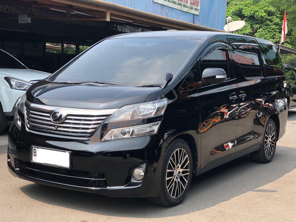 Mobil Toyota Vellfire 2010