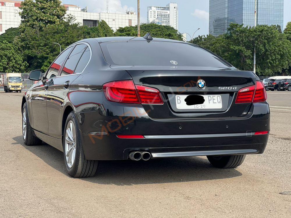 Mobil BMW 5 Series 2013