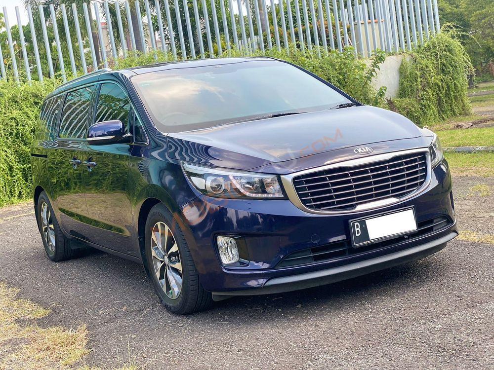 Mobil Kia Sedona 2017